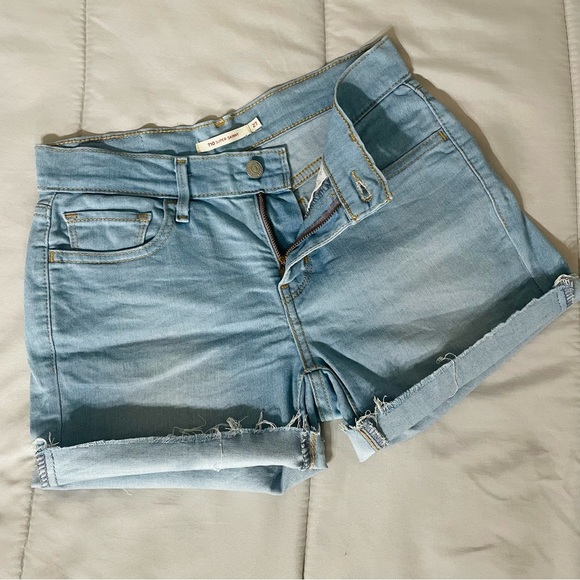 LEVIS Cut Off Shorts - Picture 2 of 6